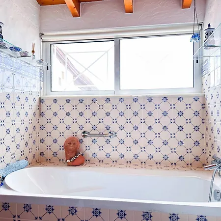 Сasa de vacaciones Charming Algarvianoceanfront Townhouse By Becherish Albufeira