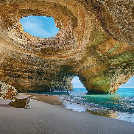 Charming Algarvianoceanfront Townhouse By Becherish Nyaraló *