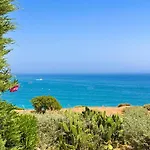 Charming Algarvianoceanfront Townhouse By Becherish Сasa de vacaciones Albufeira